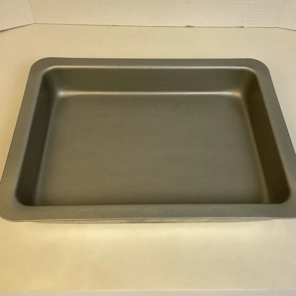 WearEver Air Bake Insulated Lasagna Pan Double Wall 13x9x2-1/4 Brownies Cake